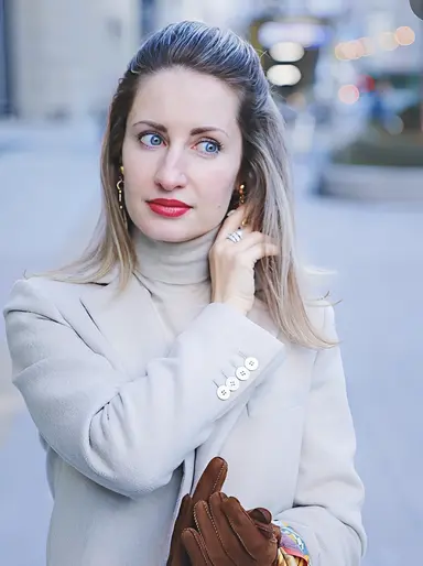 Photo of the creator, Dra. Psicomari.